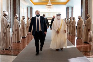 B. Jonhsonas susitiks su Saudo Arabijos ir JAE lyderiais: sieks nutraukti priklausomybę nuo Rusijos