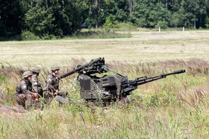 NATO gynybos ministrai sutarė stiprinti Aljanso rytinio pakraščio gynybą