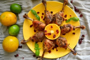 Vištų šlaunelės citrininiame marinate maloniai nustebins skoniu