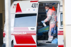 Praėjusią parą – 6104 užsikrėtimai COVID-19, mirė dar 12 žmonių