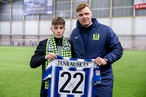 „Riterių“ aukcione paremti Ukrainai surinkti 755 eurai