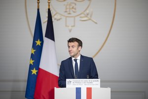 Perrinkimo siekiantis E. Macronas pristatys savo manifestą