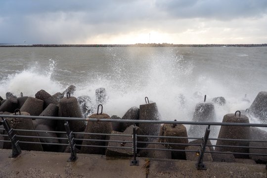 Latvijos ministras: Ventspilio uostas gali labiausiai nukentėti nuo sankcijų Rusijai