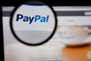 „PayPal“ suteikė galimybę siųsti pinigus ukrainiečiams
