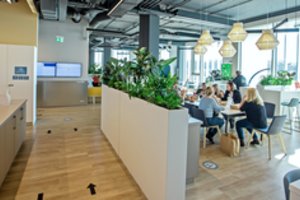 Vienos sparčiausiai  Kaune besiplečiančios įmonės darbuotojai:  5 mums svabiausi modernaus biuro akcentai