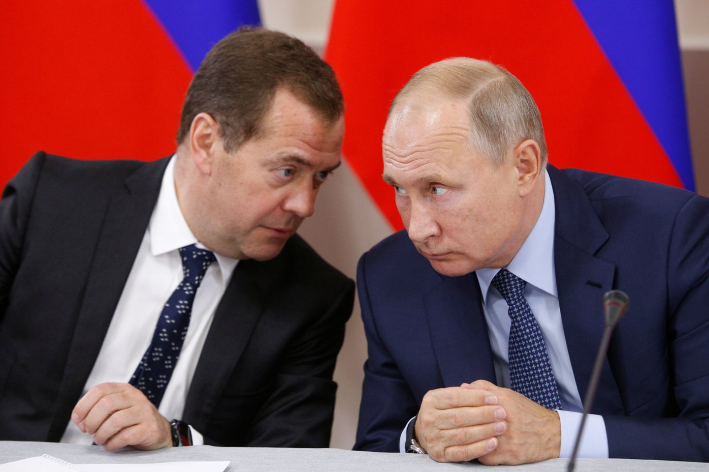  D. Medvedevas ir V. Putinas.<br> Reuters/Scanpix nuotr.