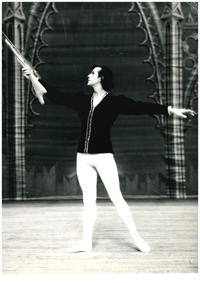 Zygfrydas baleto sektaklyje „Gulbių ežeras“.<br> LNOBT archyvų nuotr.