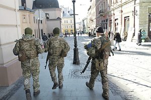 Į Lvovą lekiant raketoms, kyla barikados: „Okupantų čia visur lauks mirtis“