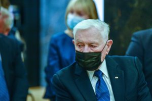 Gegužės 17 d. prezidentui V. Adamkui ir JAV senatoriui R. J. Durbinui bus įteiktas Seimo apdovanojimas