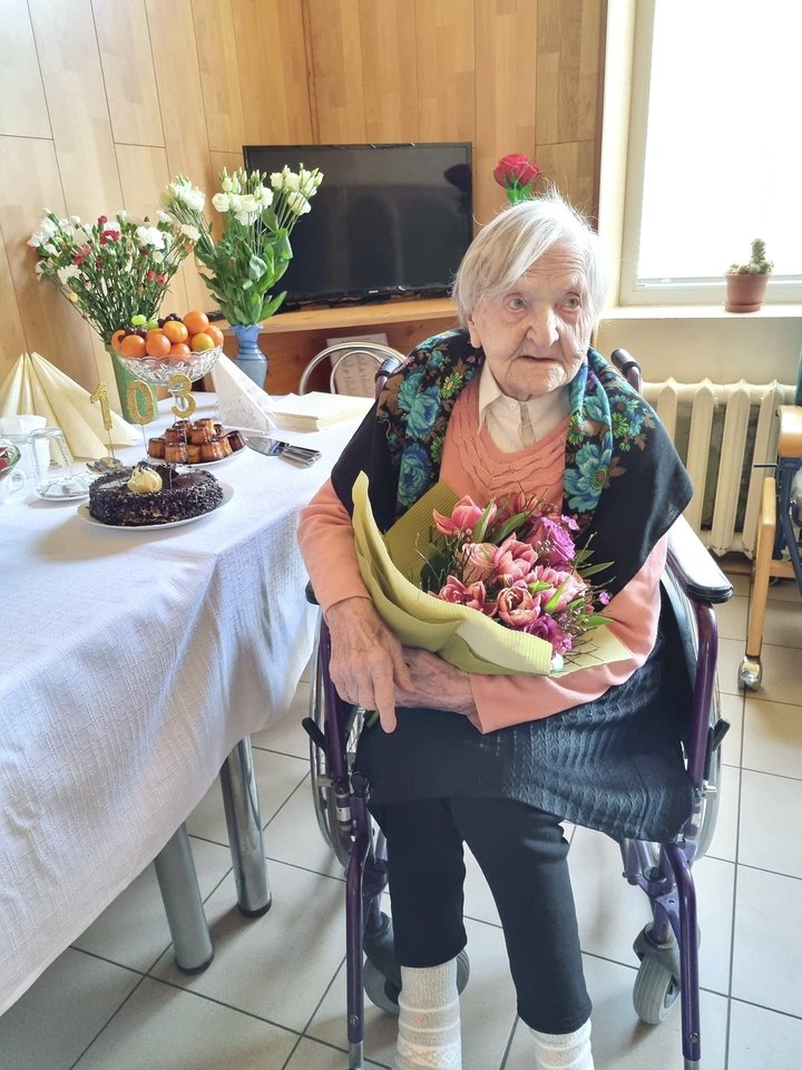 Parapijos globos namuose gyvenanti Monika Antanaitienė atšventė 103-iąjį gimtadienį.