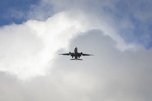 Karas Ukrainoje sutrikdė GPS – lėktuvai priversti keisti maršrutus