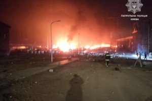 Karas Ukrainoje: Mariupolis naktį pasitiko aidint Rusijos reikalavimams pasiduoti, atakuojamas Kijevas