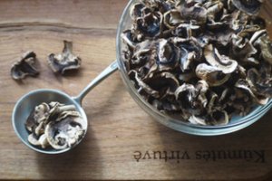 Patarė, kaip sudžiovinti pievagrybius ar paruošti traškučius: puikiai tiks sriuboms, troškiniams ar paštetui