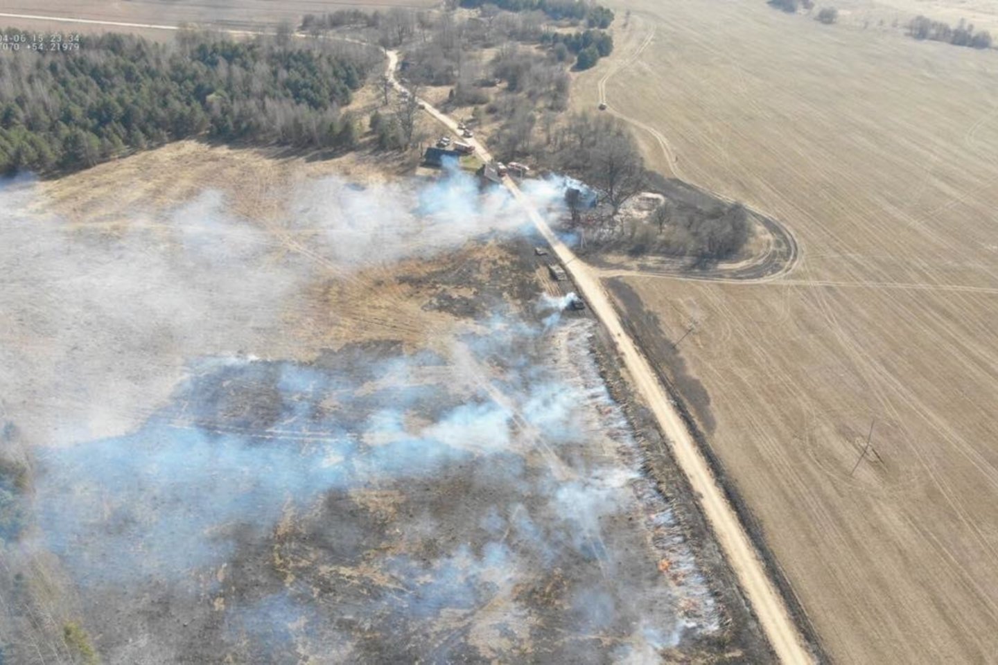Praėjusią parą ugniagesiai 69 kartus vyko gesinti gaisrų atvirose teritorijose, išdegė 42,8 ha.<br>VMU nuotr.