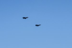 NATO naikintuvai tęsia patruliavimą, triskart lydėjo Rusijos orlaivius