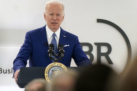 J. Bidenas: yra aiškūs ženklai, kad V. Putinas gali panaudoti cheminį ar biologinį ginklą
