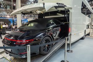 Dėl karo Ukrainoje automobilių gamintojai jau keičia metų planus: kyla nemažai trikdžių