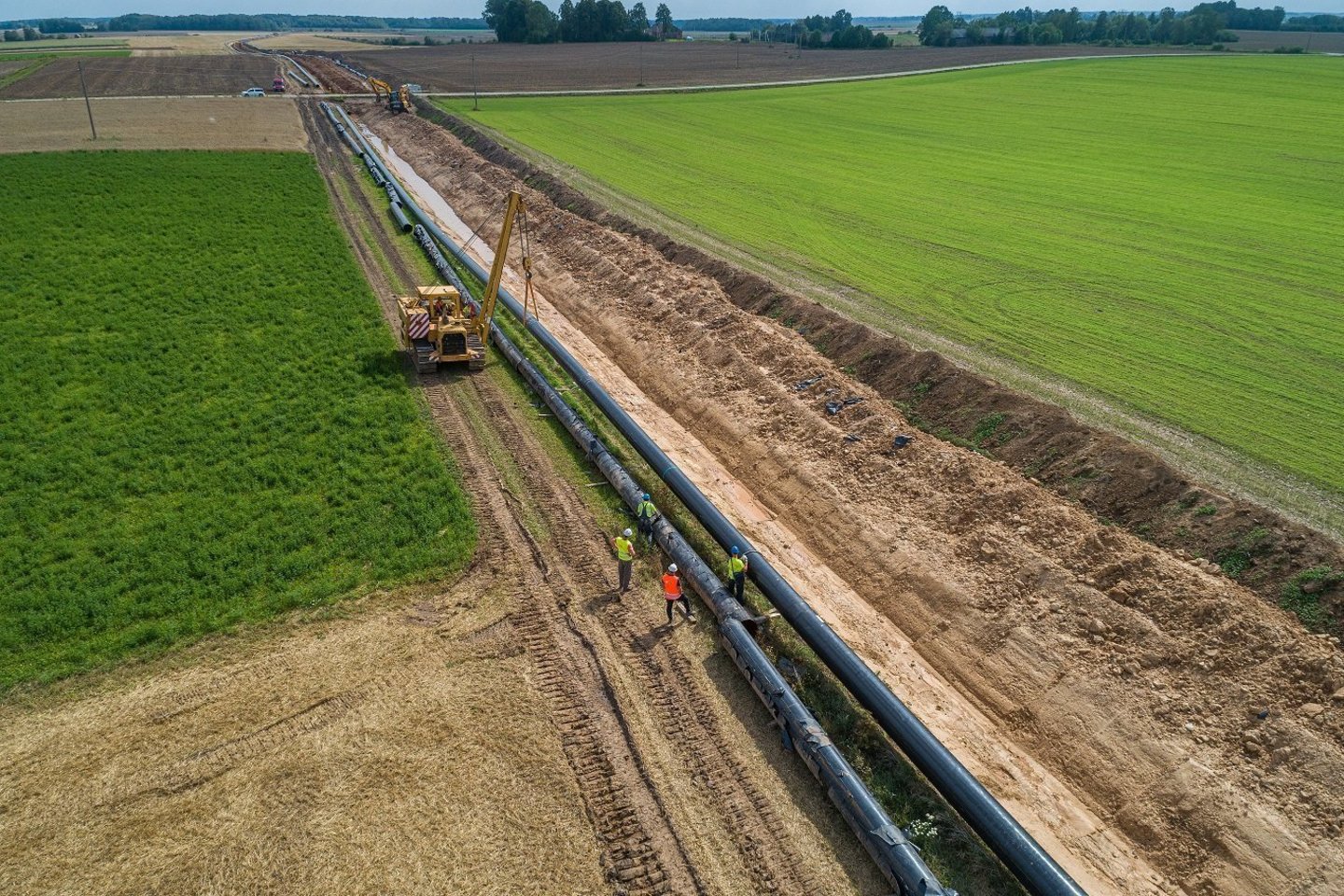 Viena strateginio Lietuvos projekto – dujotiekio į Lenkiją (GIPL) statybos rangovių – bendrovė „Šiaulių dujotiekio statyba“ iš pagrindinės projekto rangovės „Alvoros“ reikalauja sumokėti beveik 4,7 mln. eurų.<br>Organizatorių nuotr.
