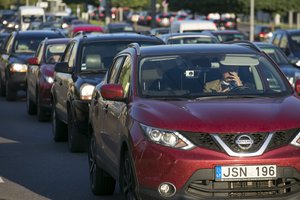 Artimiausiu metu mokestinių pertvarkų neplanuoja – palies ir automobilių taršos mokestį