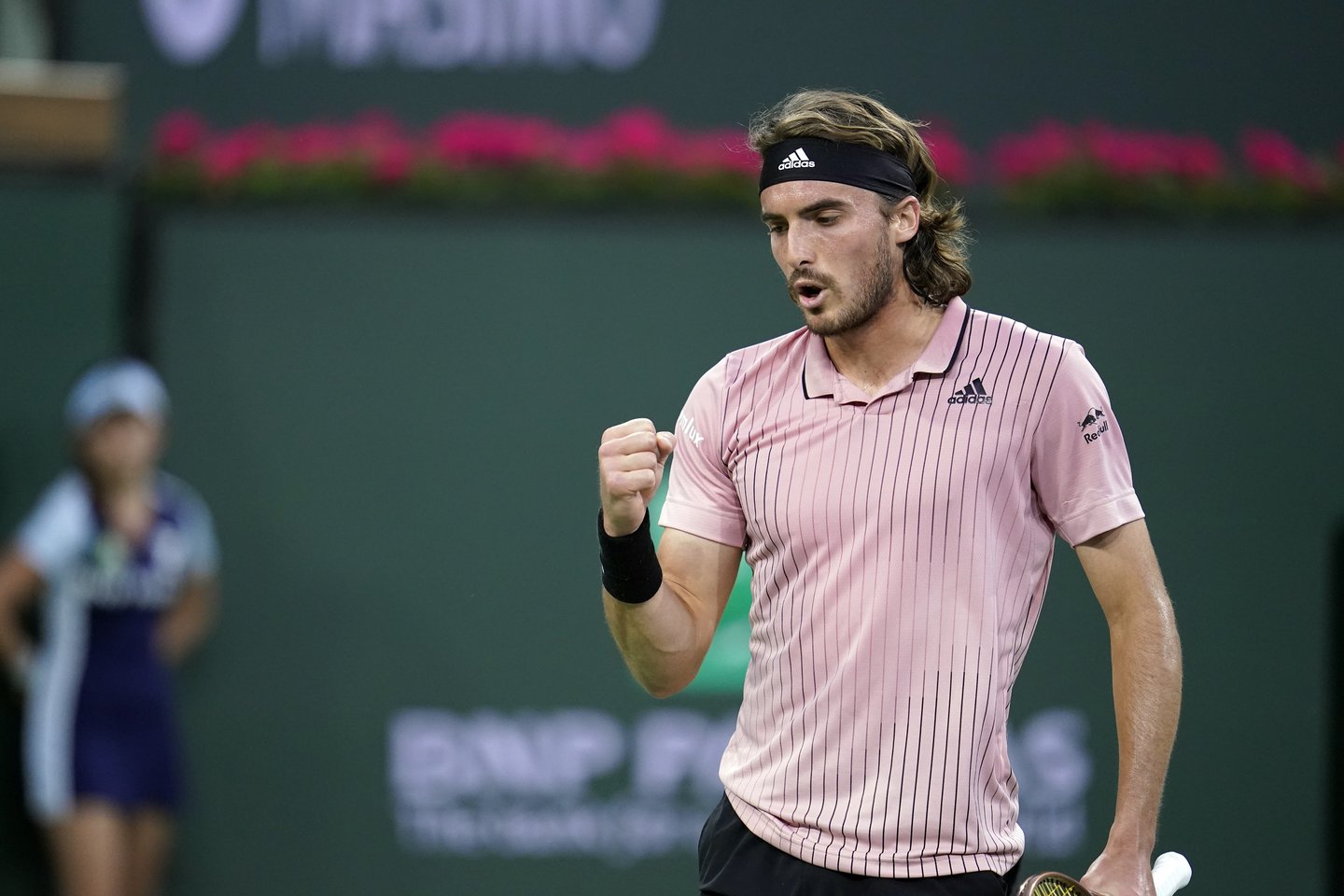 S. Tsitsipas.