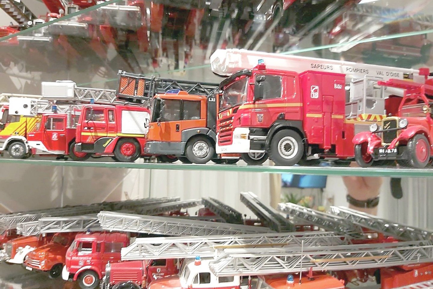 Didelė kolekcijos dalis – ugniagesių automobilių modeliai. Jų – per 300.<br>Nuotr. iš socialinio tinklo „Facebook“