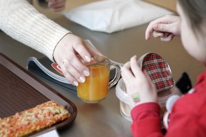 Vilniuje besimokantiems moksleiviams iš Ukrainos – visos dienos nemokamas maitinimas