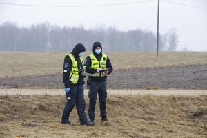 Aiškinasi Šiaulių rajone įvykusios tragedijos detales: traktorininkas nepamatė kolegos