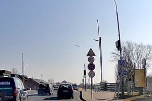 Neketinančius šio didmiesčio tiltu važiuoti lėčiau ketina tramdyti greičio matuokliu