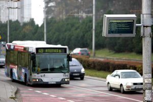 Gyventojai pasipiktinę: keliose vietose nuimtos viešojo transporto švieslentės