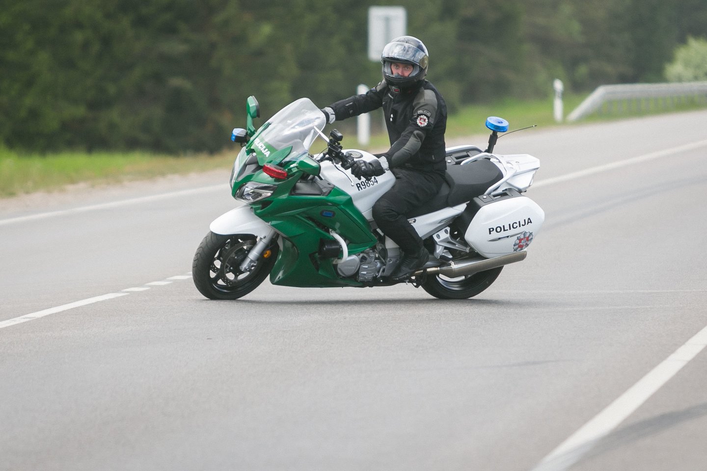 Dažniausiai fiksuojami motociklininkų pažeidimai yra leistino greičio viršijimas, pavojingo ar chuliganiško vairavimo atvejai, posūkių signalų nerodymas.<br>T.Bauro nuotr.