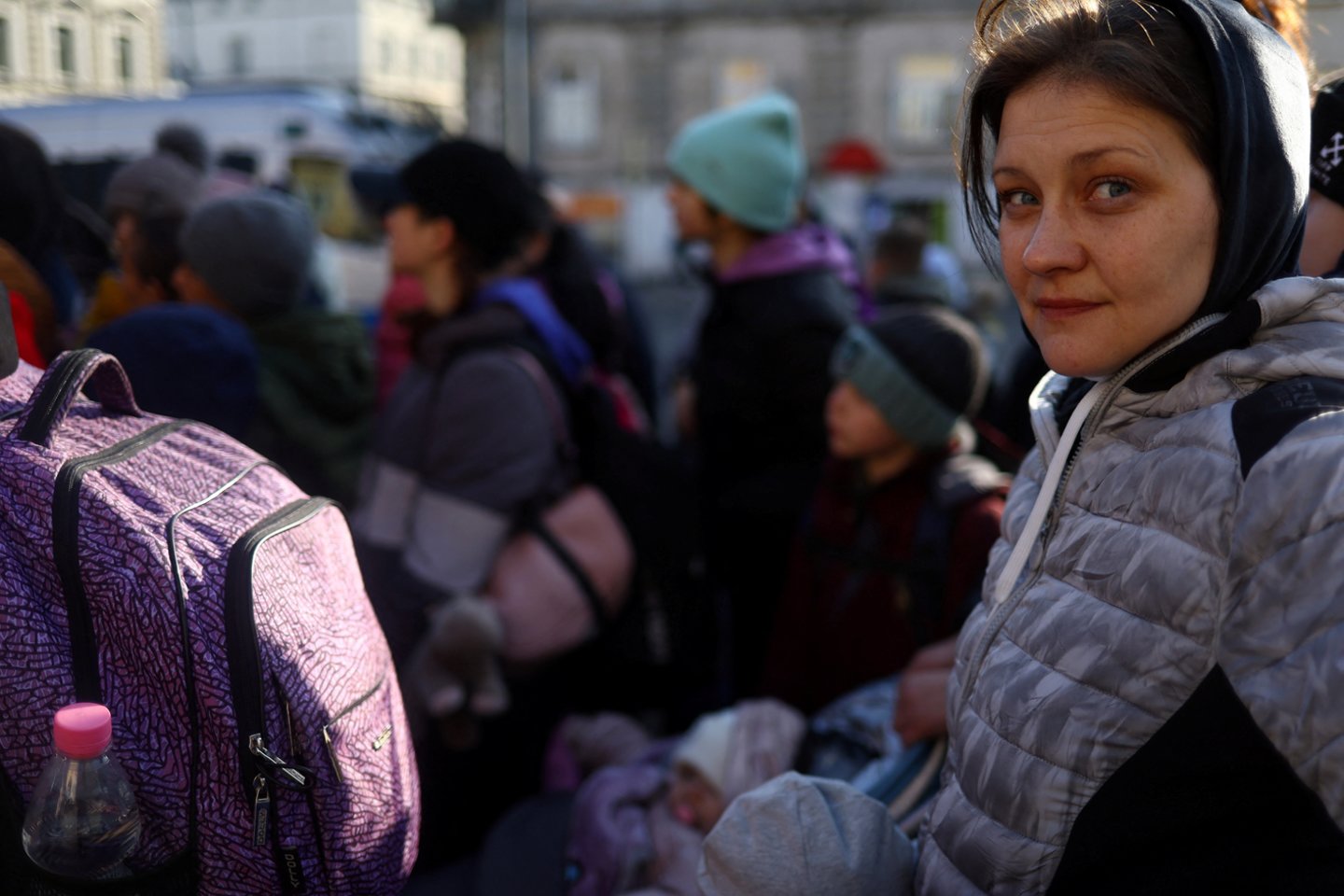 Rusijai pradėjus karą Ukrainoje, pastarosios kaimynė Lenkija tapo ta valstybė, kuriai kol kas teko bene sunkiausia našta: į ją plūstelėjo didžiausi pabėgėlių srautai, pro ją nusidriekė logistikos koridoriai.<br>REUTERS / Scanpix nuotr.