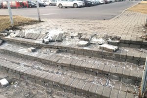 Laiptų būklė Vilniuje kelia graudulį: darbininkai juos remontuoja kone kiekvieną savaitę