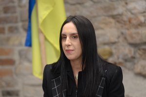 Jamala vos tvardo ašaras: „Svetimi žmonės ateina į tavo namus, žudo artimuosius ir sako, kad jie yra nekalti“