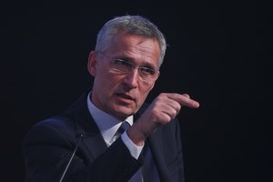 J. Stoltenbergas: NATO negali leisti atsirasti „saugumo vakuumui“ Arktyje