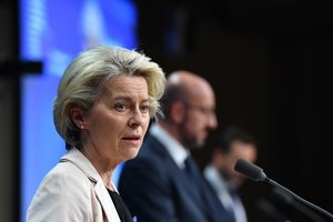 U. von der Leyen: ES skirs Bendrijos šalims 17 mlrd. eurų pabėgėliams iš Ukrainos remti