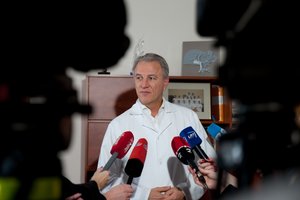 Garsų chirurgą K. Strupą bando traiškyti valdžios ir prokurorų mėsmalė