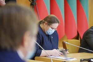 A. Širinskienė susirūpino dėl valstiečių ir nežinia kur pradingusio R. Karbauskio: neturės už ką balsuoti