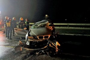 Greitkelyje prie Kauno į atitvarus sudužo girto vairuotojo BMW – naktį nusidriekė spūstis