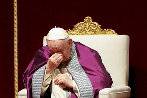 Popiežius Ukrainai padovanojo greitosios pagalbos automobilį