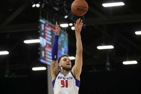 Deividas Sirvydis metė net 10 tritaškių – pataikė mažiau nei pusę, o „Cruise“ pralaimėjo