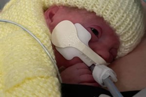 Neišnešiotukų kova dėl gyvybės Rusijos bombarduojamuose miestuose: per silpni paslėpti per oro antskrydžius