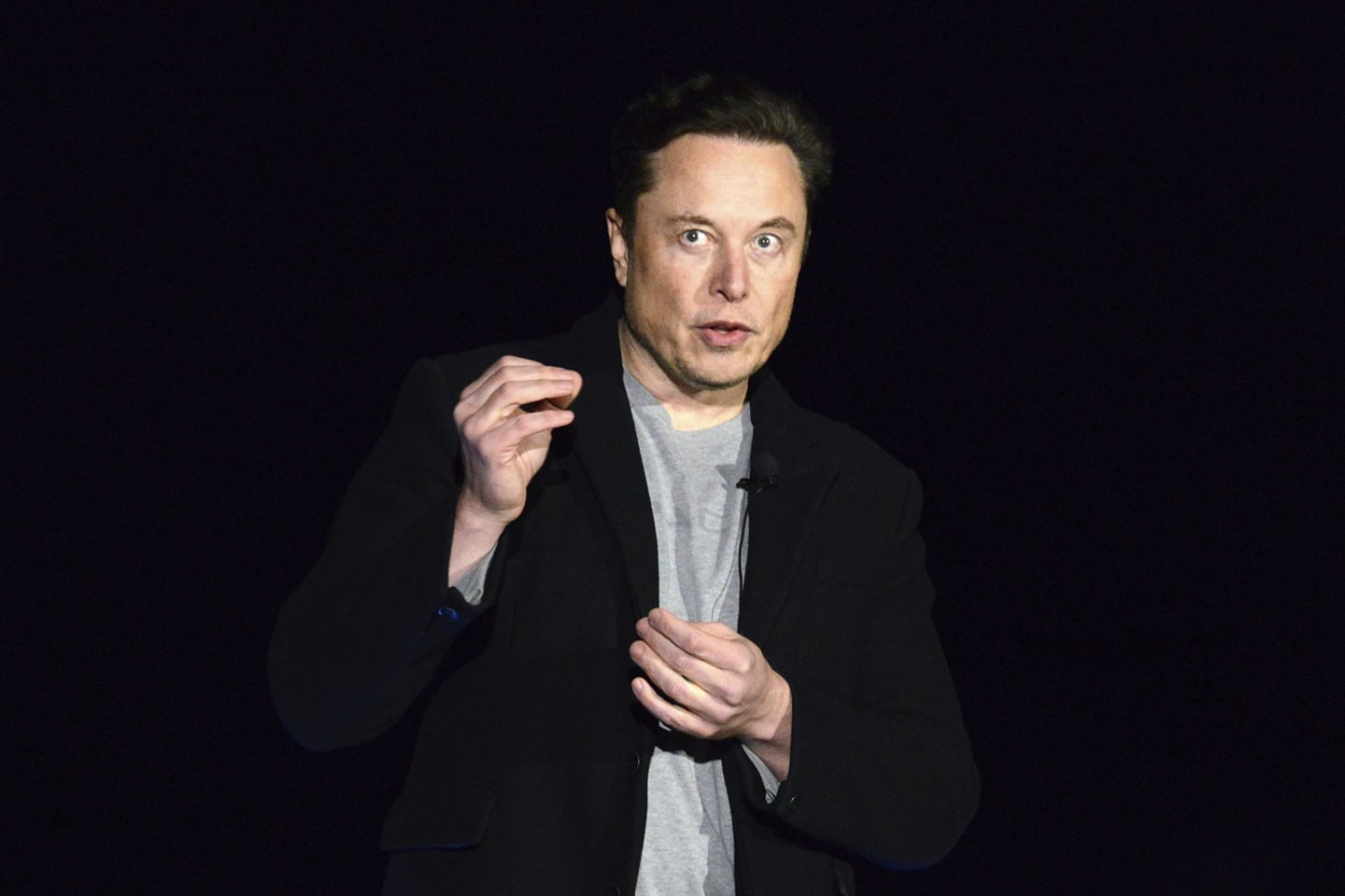  Elonas Muskas šeštadienį socialiniame tinkle „Twitter“ pareiškė, kad „rimtai svarsto“ galimybę sukurti naują socialinės žiniasklaidos platformą.<br> AP/ Scanpix nuotr.