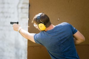 Apklausa: pusė Lietuvos gyventojų jungtųsi prie ginkluotos gynybos užpuolus Rusijai