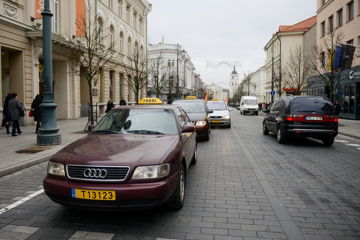 Pabrangę degalai koreguoja taksi ir pavežėjimo paslaugų kainas.<br>J.Stacevičiaus nuotr.