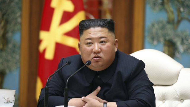 Šiaurės Korėjos lyderis žada sukurti neįveikiamą karinę galią: nepaiso griežtų tarptautinių sankcijų