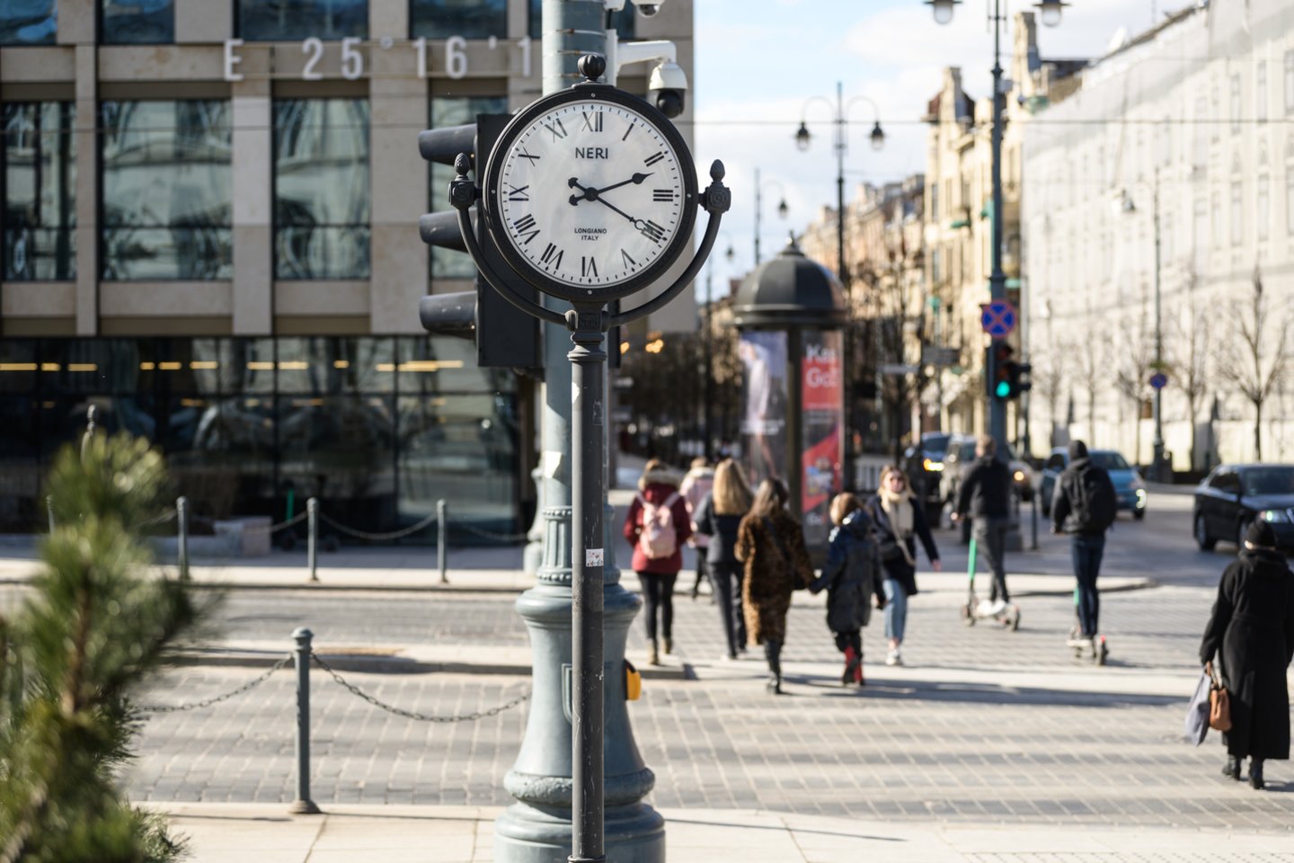 Lietuvoje savaitgalį atšauktas žiemos laikas – naktį į sekmadienį, trečią valandą, pasukę laikrodžių rodykles viena valanda į priekį, pradėjome gyventi vasaros laiku.<br>V.Skaraičio nuotr.