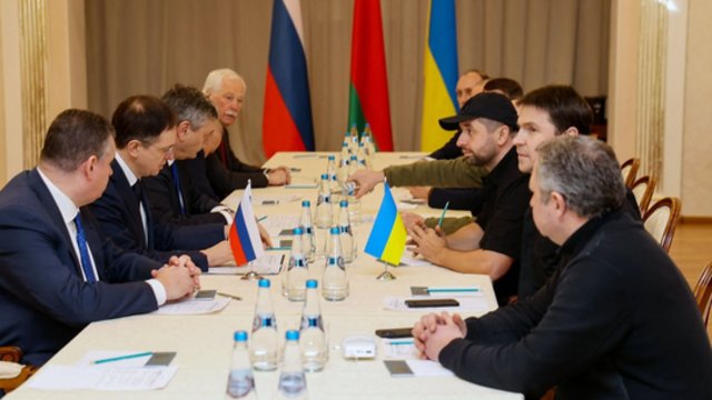 Ukrainos ir Rusijos derybose – postūmis svarstant saugumo garantijas užpultai šaliai