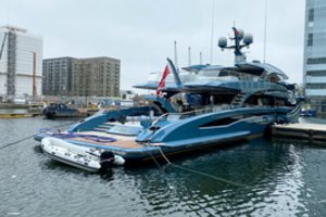 Įkliuvo dar vieno Rusijos verslininko 45 mln. eurų vertės superjachta: viduje – vyno rūsys ir gėlo vandens baseinas