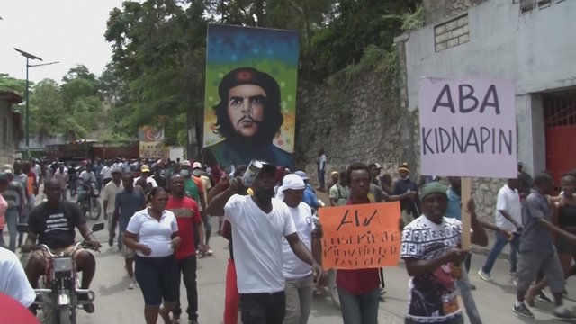 Haičio gyventojai išėjo į sostinės gatves: reikalavo valdžios kovoti su nusikalstamumu