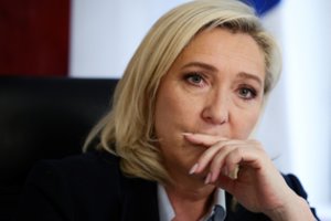 Apklausos: ultradešiniųjų lyderė M. Le Pen mažina atsilikimą nuo E. Macrono